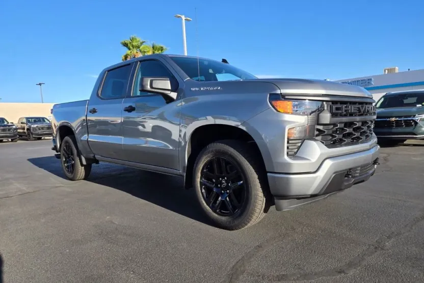 2026 Chevrolet Silverado 1500 Custom photo 1