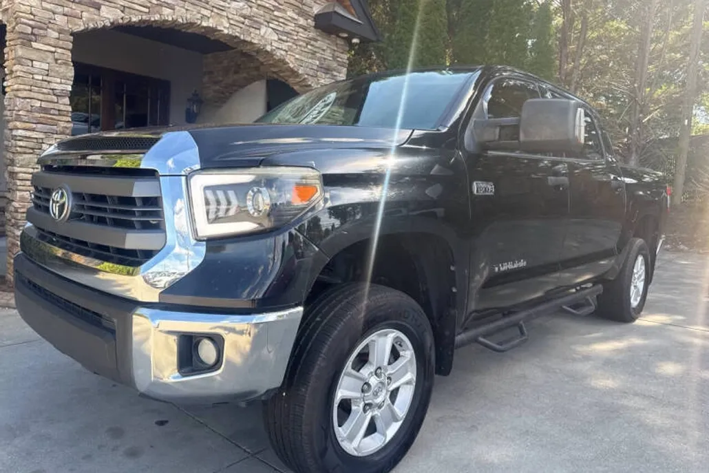 2015 Toyota Tundra SR5 Grade photo 1