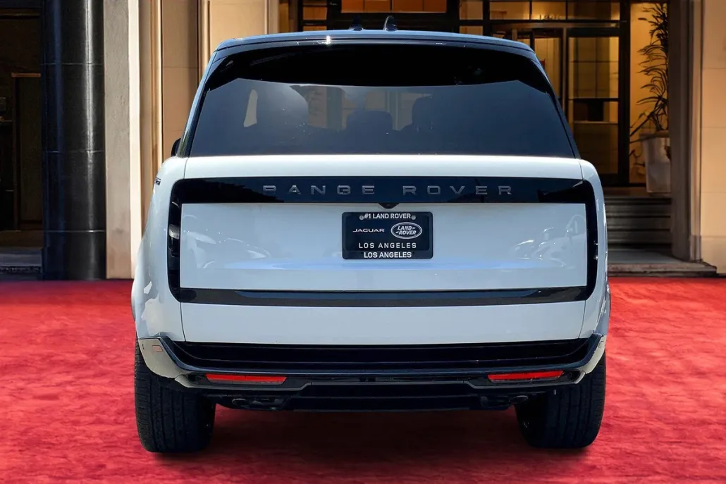 2025 Land Rover Range Rover SE photo 1