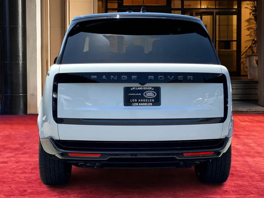 2025 Land Rover Range Rover SE photo 1