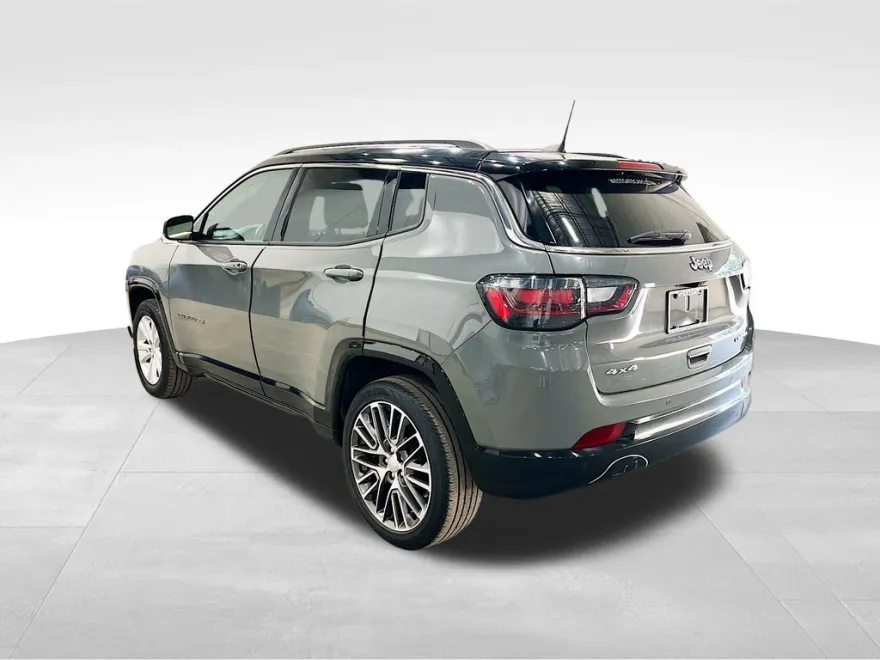 2022 Jeep Compass Limited photo 1