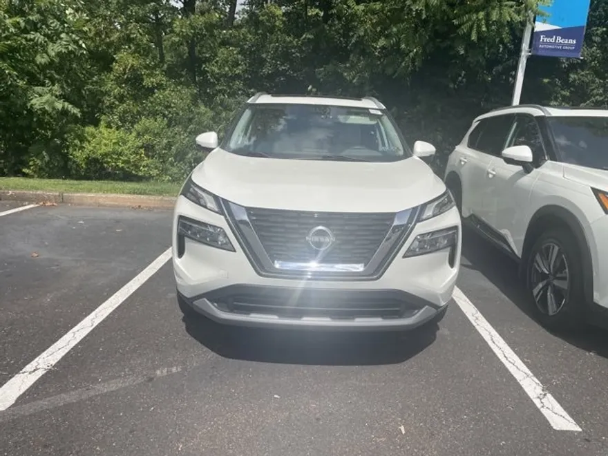 2022 Nissan Rogue SV photo 1