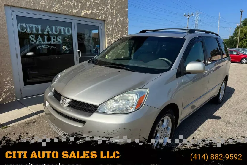 2004 Toyota Sienna XLE photo 1