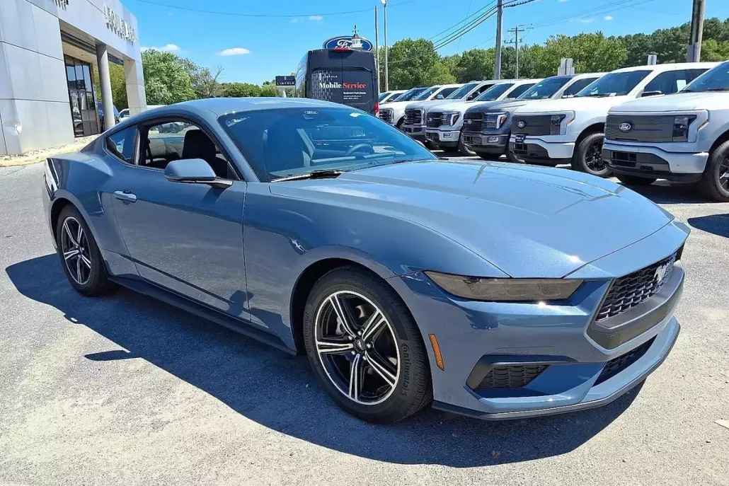 2025 Ford Mustang EcoBoost photo 1