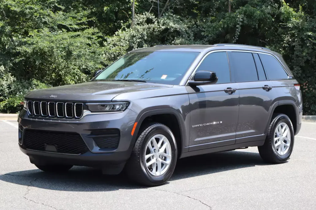 2023 Jeep Grand Cherokee Laredo photo 1