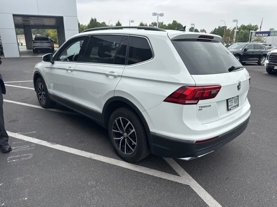 2021 Volkswagen Tiguan SE photo 1