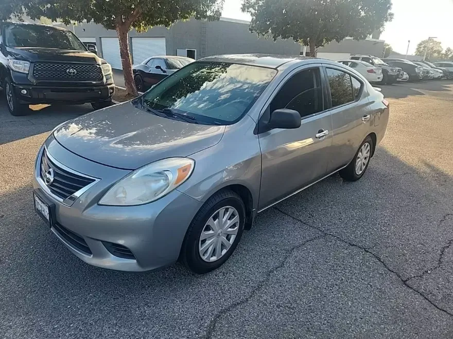 2014 Nissan Versa 1.6 SV photo 1