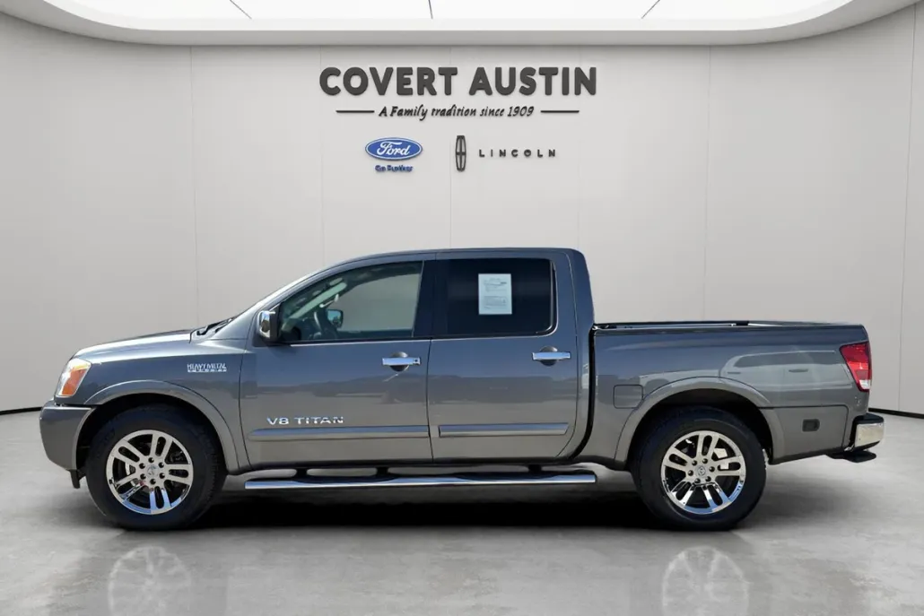 2014 Nissan Titan SL photo 1