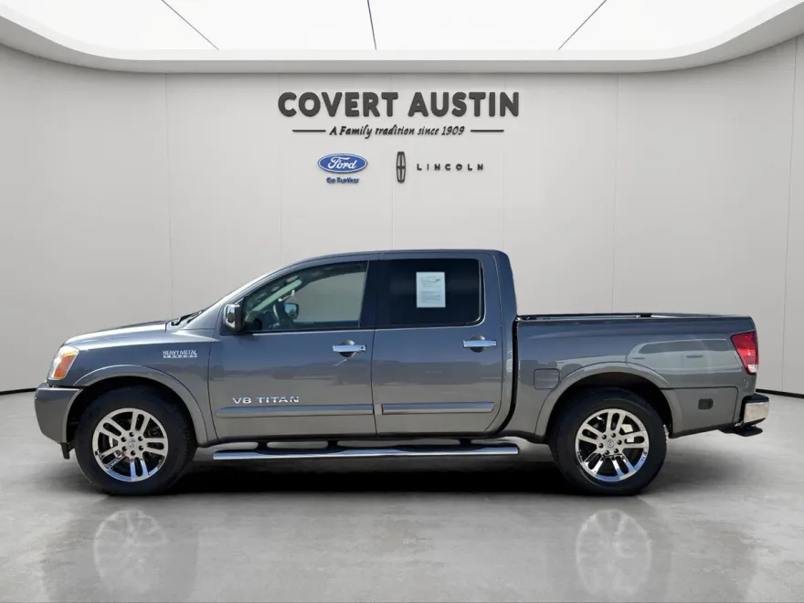 2014 Nissan Titan SL photo 1