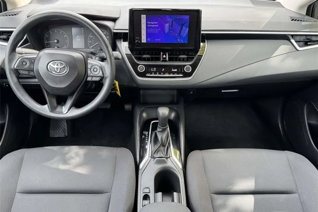 2024 Toyota Corolla LE photo 1