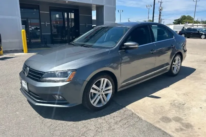 2017 Volkswagen Jetta 1.8T SEL photo 1