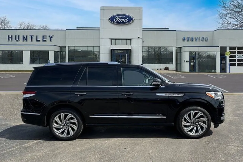 2022 Lincoln Navigator Reserve photo 1