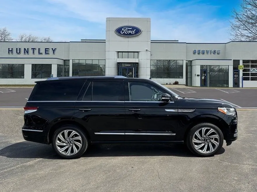 2022 Lincoln Navigator Reserve photo 1