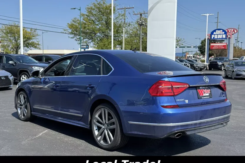 2016 Volkswagen Passat R-Line photo 1