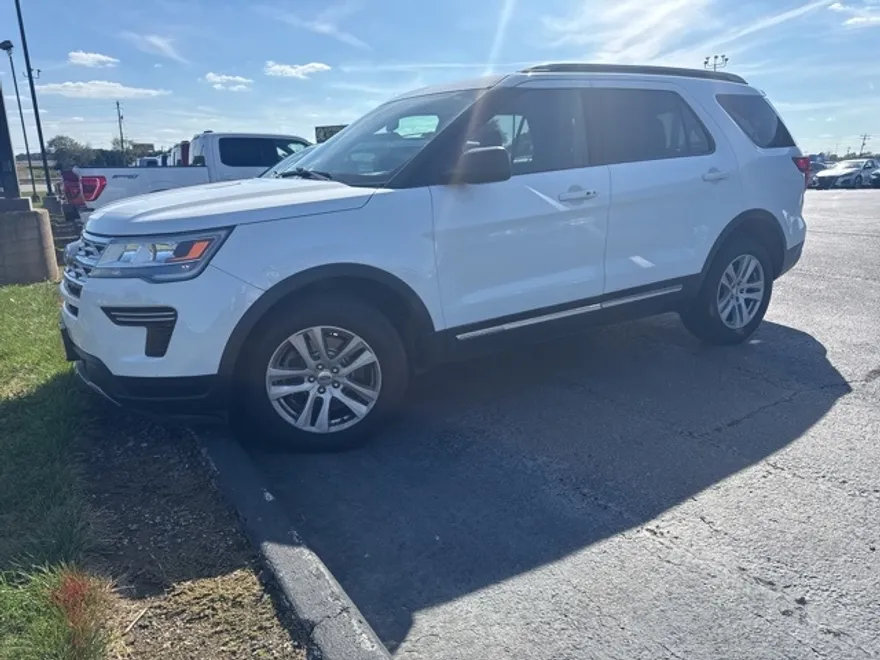 2019 Ford Explorer XLT photo 1