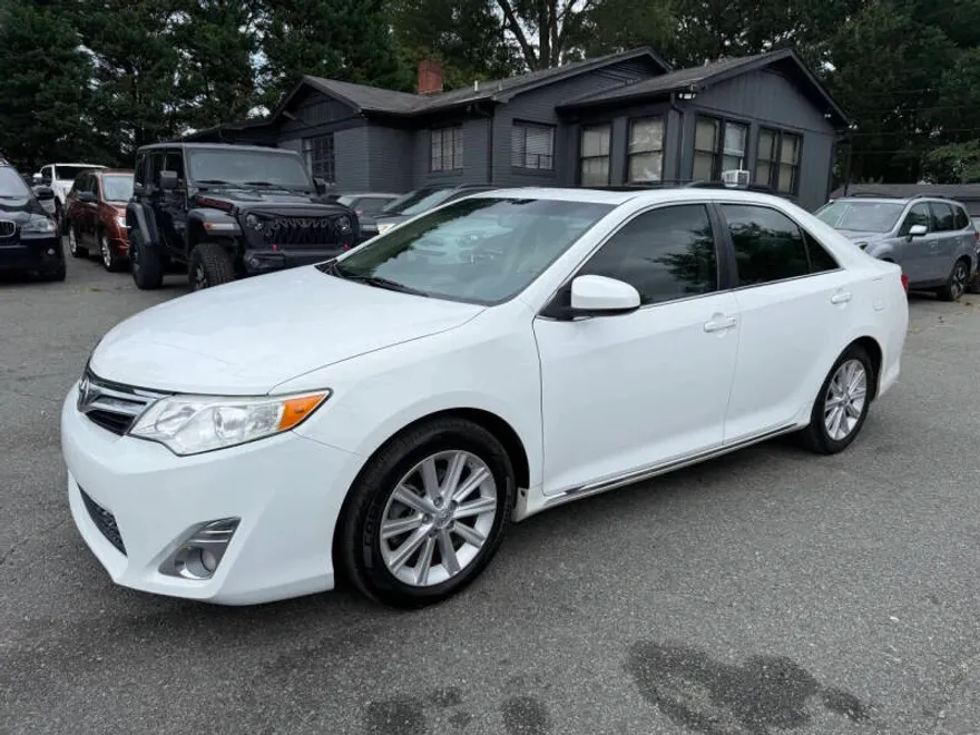 2014 Toyota Camry XLE photo 1