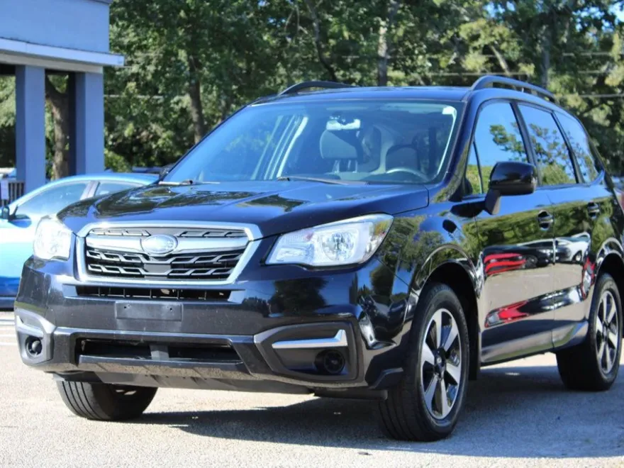 2017 Subaru Forester 2.5i Premium photo 1