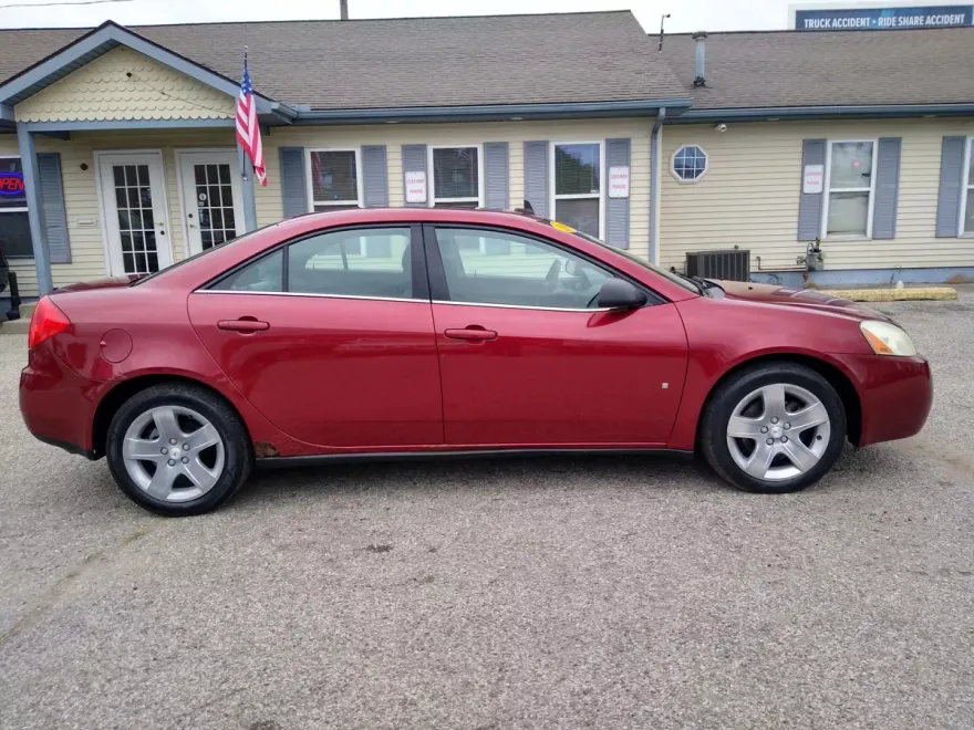 2009 Pontiac G6 SE1 photo 1