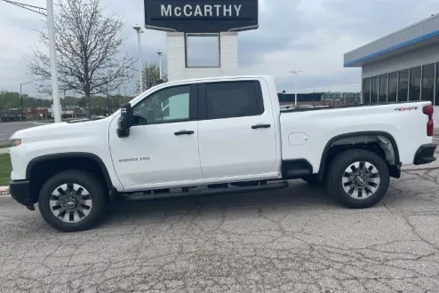 2025 Chevrolet Silverado 2500HD Custom photo 2