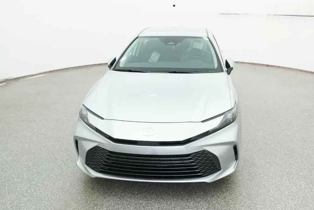 2025 Toyota Camry LE photo 1