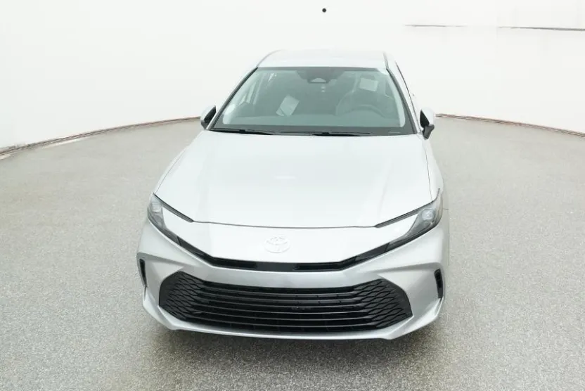 2025 Toyota Camry LE photo 1