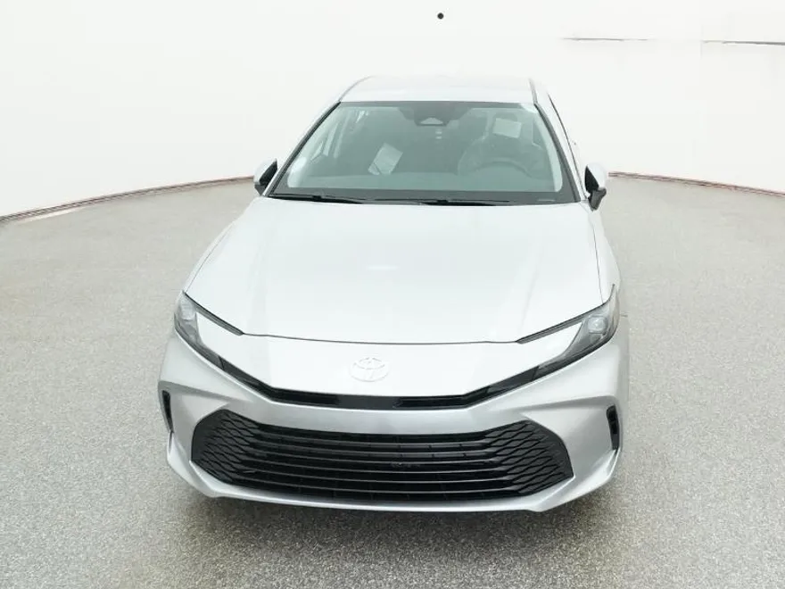 2025 Toyota Camry LE photo 1