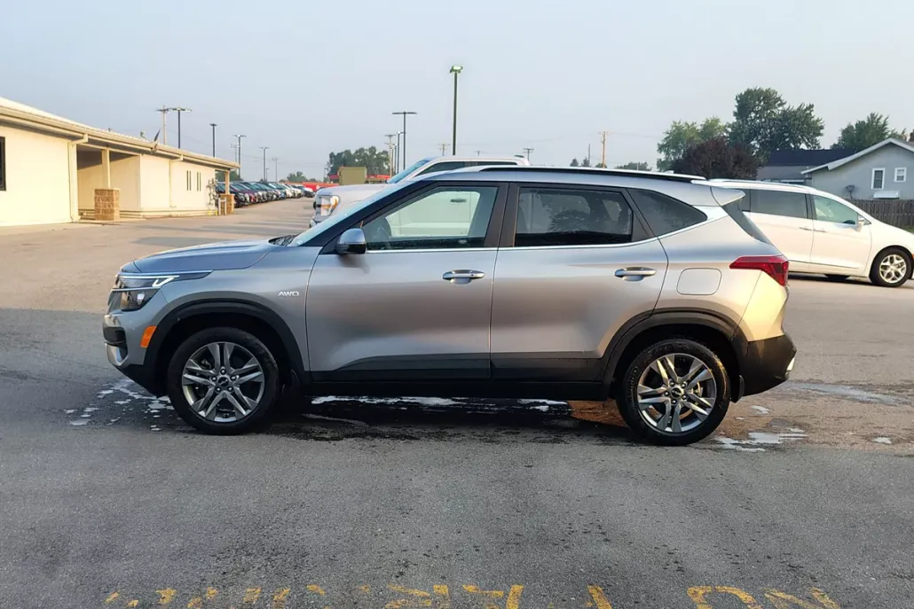 2023 Kia Seltos S photo 1