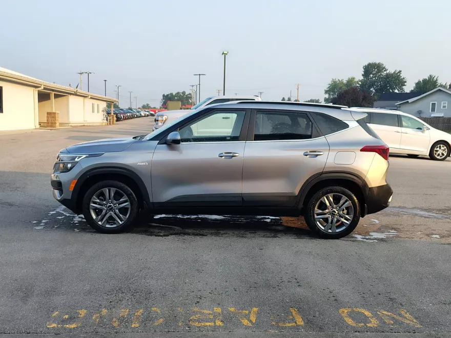 2023 Kia Seltos S photo 1