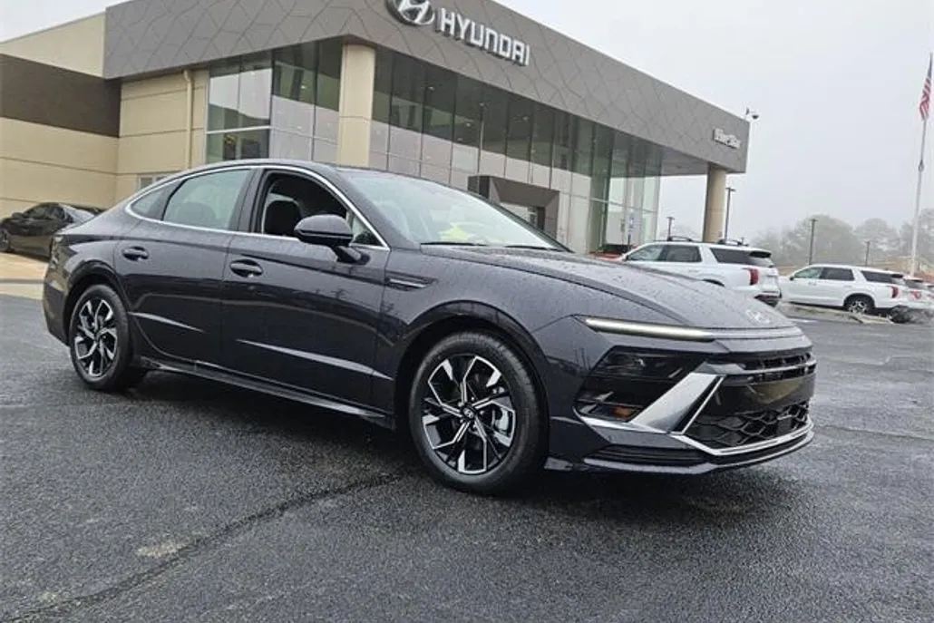 2025 Hyundai Sonata SEL photo 1