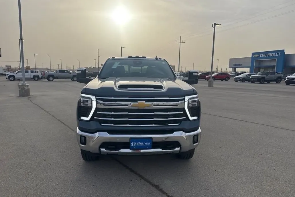 2025 Chevrolet Silverado 3500HD LTZ photo 1