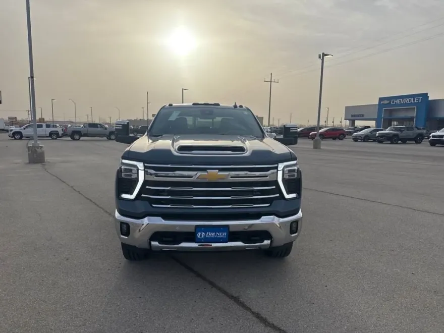 2025 Chevrolet Silverado 3500HD LTZ photo 1