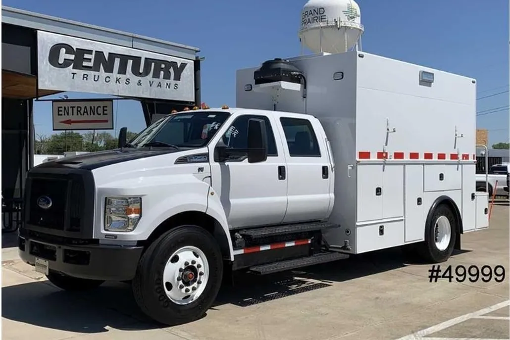 2017 Ford F-750 photo 1