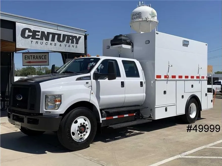 2017 Ford F-750 photo 1
