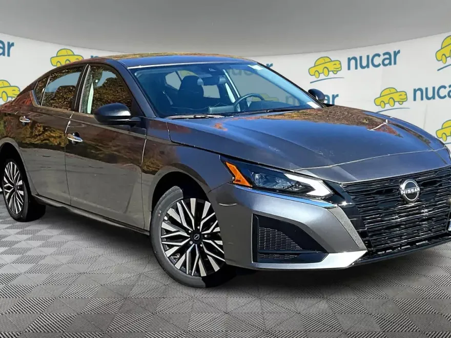 2024 Nissan Altima 2.5 SV photo 1