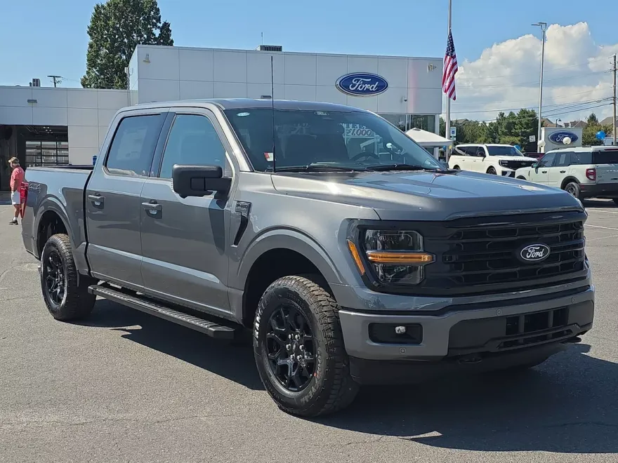 2025 Ford F-150 XLT photo 1
