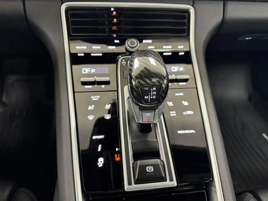 2023 Porsche Panamera 4 Platinum photo 22