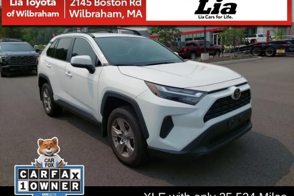 2023 Toyota RAV4 XLE photo 1