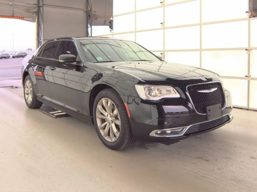 2021 Chrysler 300 Touring photo 1