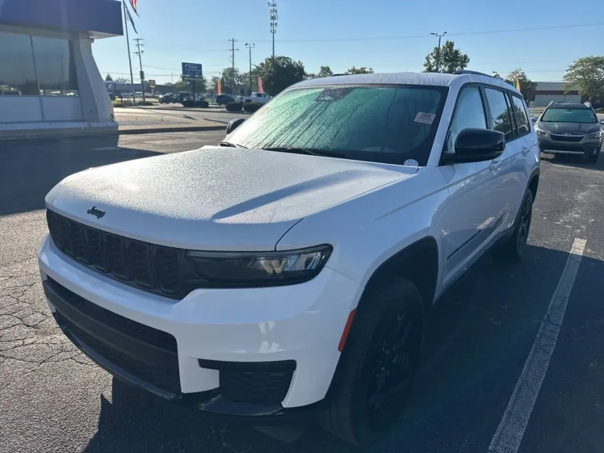2024 Jeep Grand Cherokee Laredo photo 1