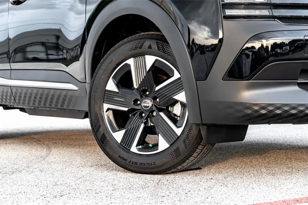 2025 Nissan Kicks SV photo 1