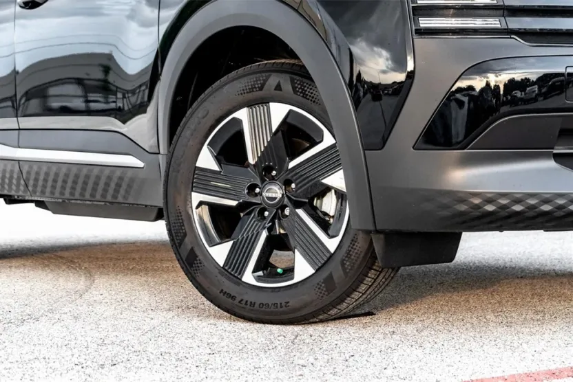 2025 Nissan Kicks SV photo 1