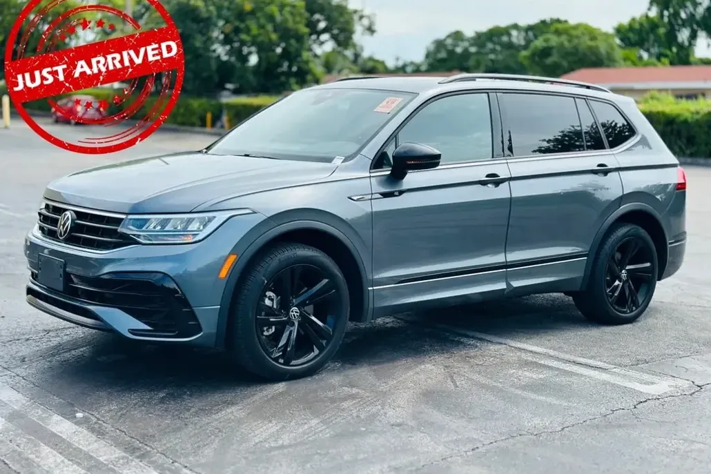 2023 Volkswagen Tiguan SE R-Line Black photo 1