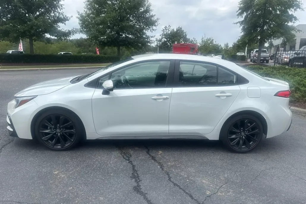2024 Toyota Corolla SE photo 1