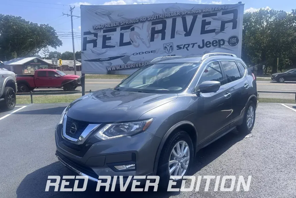 2018 Nissan Rogue SV photo 1