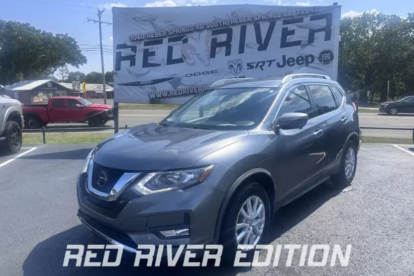 2018 Nissan Rogue SV photo 1