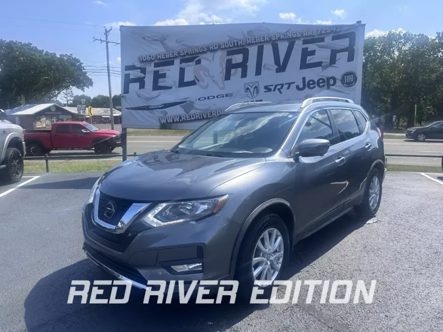 2018 Nissan Rogue SV photo 1