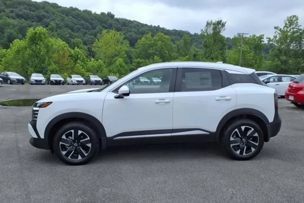 2025 Nissan Kicks SV photo 1
