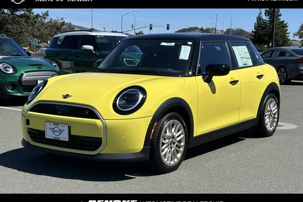 2025 Mini Cooper 4 Door Hardtop Signature photo 1