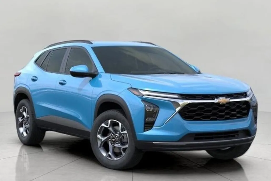 2025 Chevrolet Trax LT photo 1