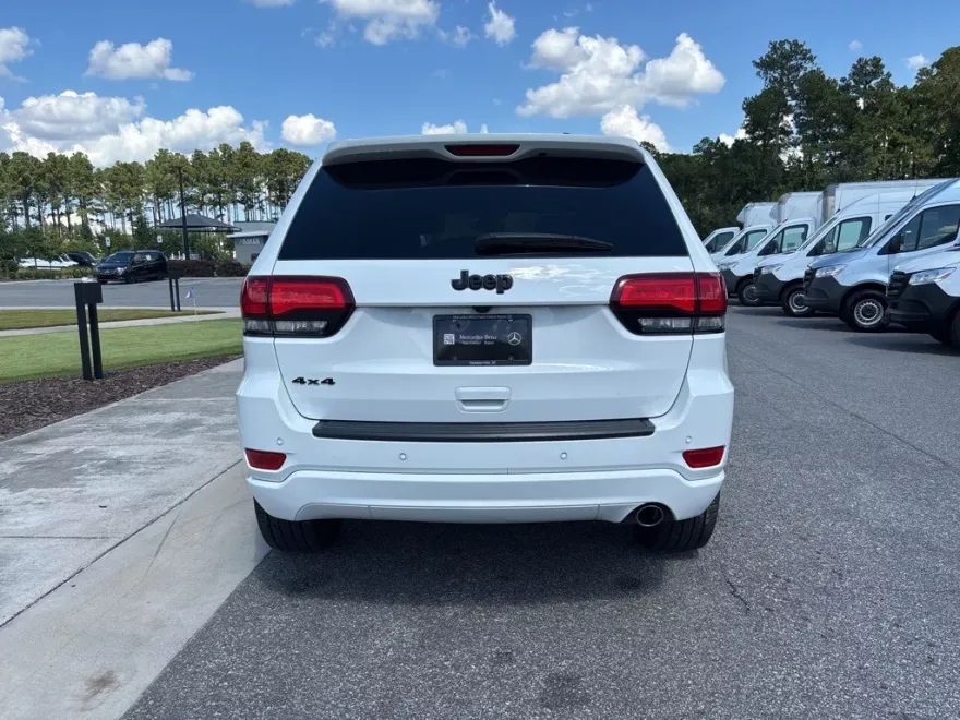 2019 Jeep Grand Cherokee Altitude photo 1